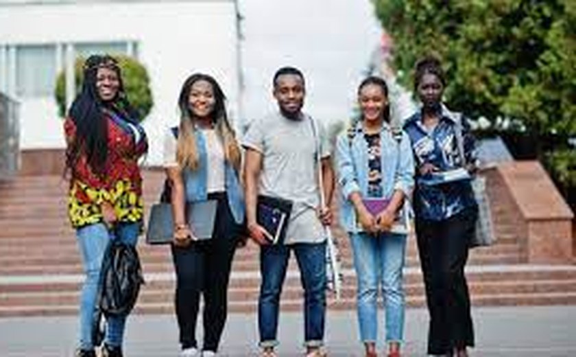 300 Jovens afro-brasileiros e indígenas alcançam marco educacional