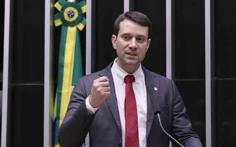Durante sanção do Programa Escola em Tempo Integral, deputado relembra pioneirismo de Arapiraca