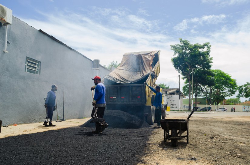 Prefeitura de Maceió pavimenta o entorno do terminal do Paraíso do Horto