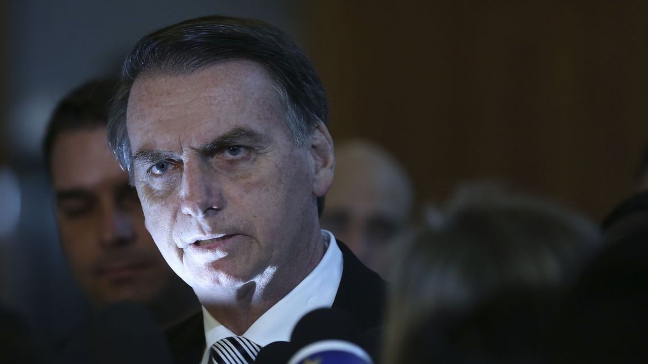 ‘Soldado é simplesmente soldado’, diz Bolsonaro após visitar túmulo de comunista