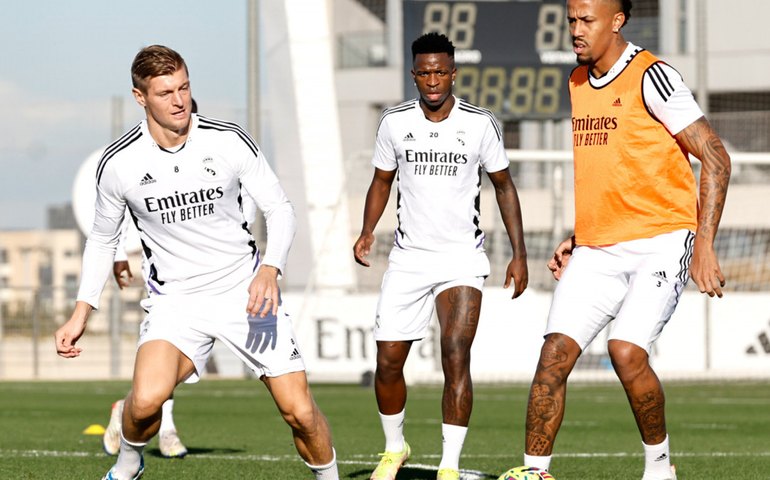 Vini Jr., Rodrygo e Éder Militão voltam aos treinos no Real após decepção na Copa