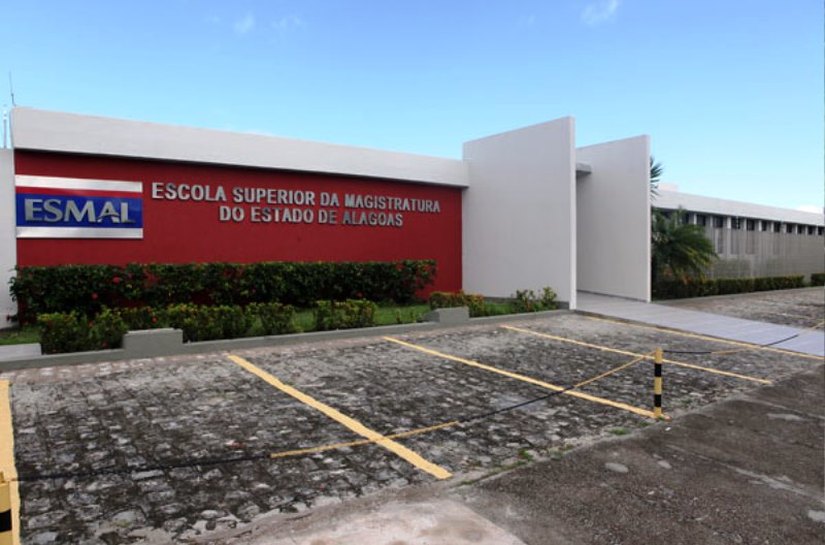 Escola da Magistratura promove debate sobre legalização da maconha