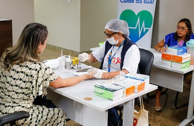 Setor médico oferta testes rápidos para HIV, Hepatites e Sífilis em ação na sede do TJAL