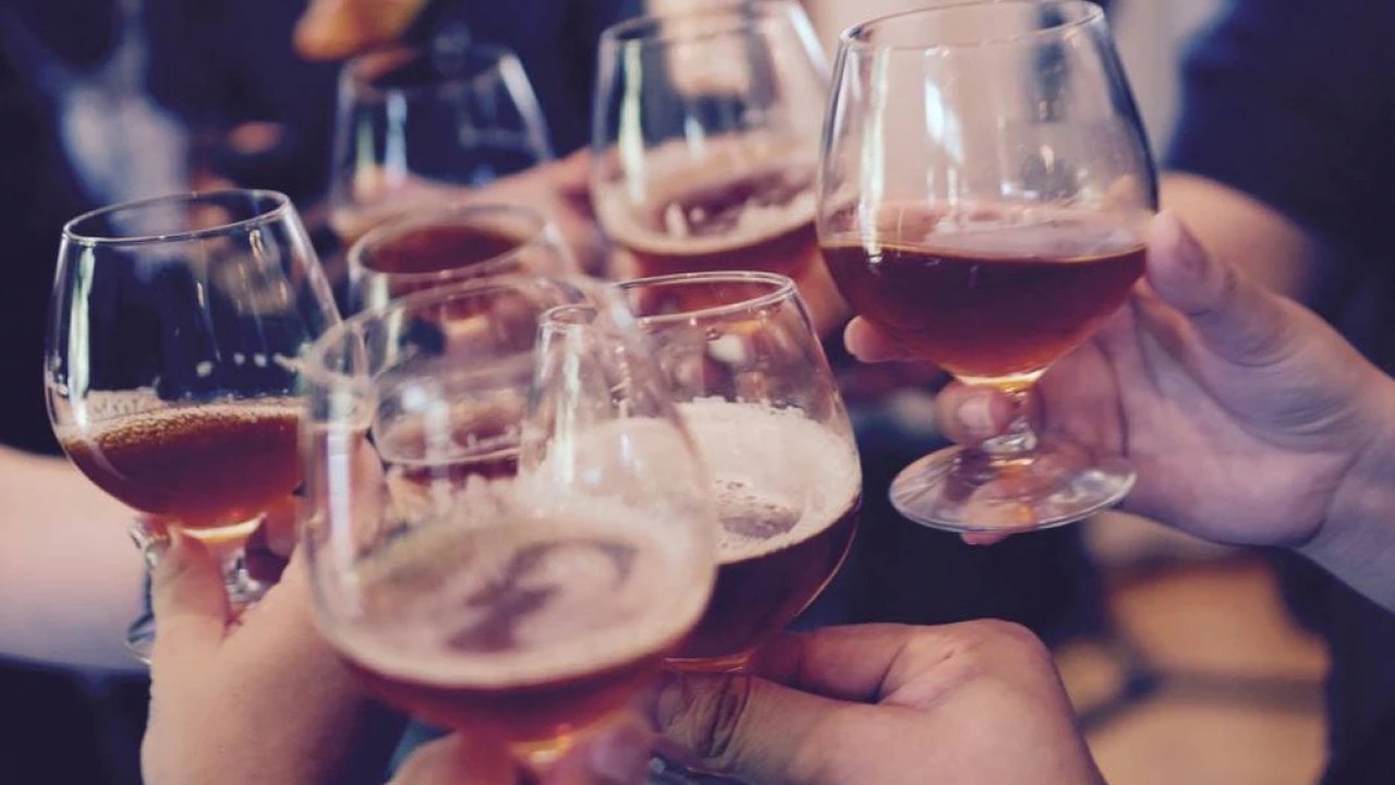 Cresce consumo de bebida e drogas por adolescentes; cai uso de preservativo