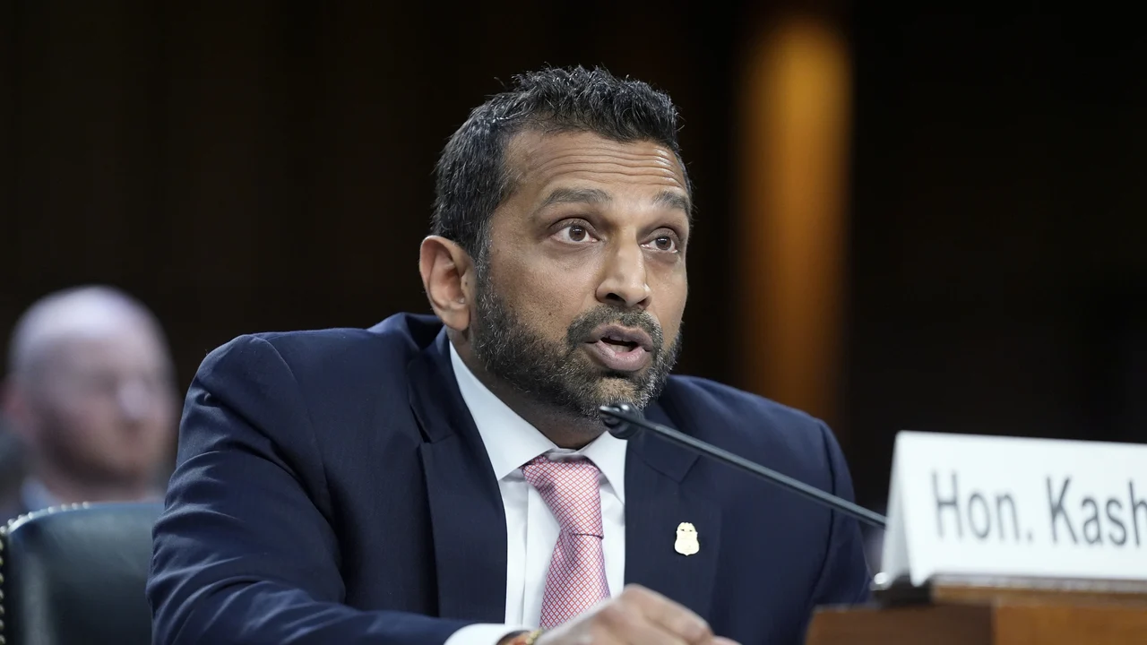 FBI entrega aos seus funcionários um 'Relatório Patel' confidencial sobre ocasiões em que 'falhou em atingir suas metas'.