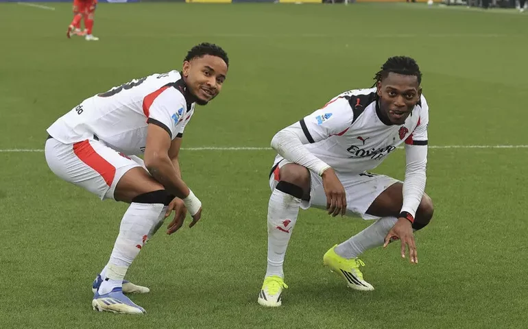 Milan bate Cremonese por 2 a 0 e mantém caça à Inter