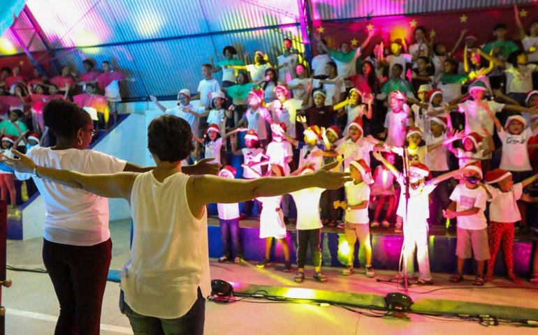 Escolas da rede municipal realizam apresentações em alusão ao Natal