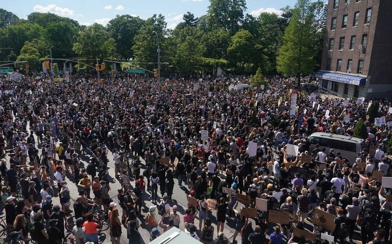 Califórnia: secretário de Defesa ameaça mobilizar fuzileiros da ativa 'se violência continuar'