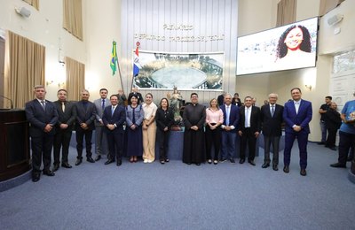 Plenário da ALE recebe imagem de Nossa Senhora dos Prazeres