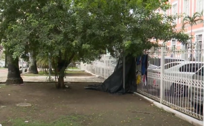 Atentado na frente da assembleia causa correria no Centro de Maceió