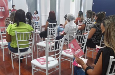 Servidoras da Câmara assistem palestra sobre importância de prevenção ao câncer