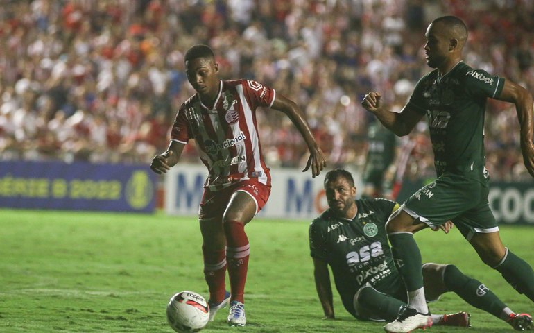 Náutico marca nos acréscimos e empata com o Guarani nos Aflitos pela Série B