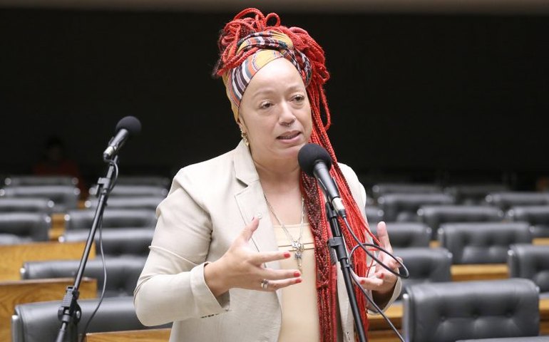 Comissão aprova regra para manter clubes no Profut em caso de combate ao racismo