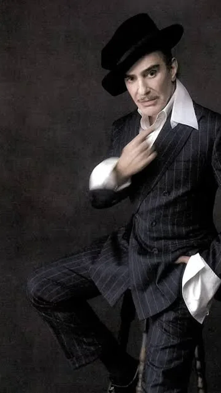 Estilista John Galliano cancela exposição no museu Met, em Nova York após críticas por comentários antissemitas