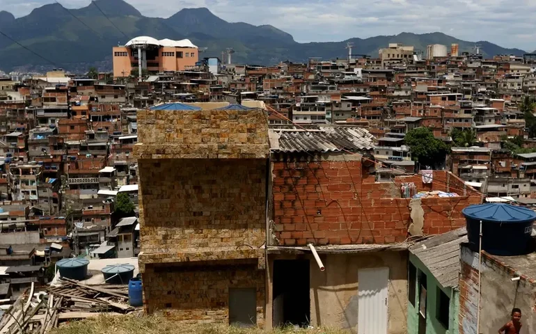 Casa desaba na zona norte de SP; bebê de 4 meses morre após ser resgatado dos escombros