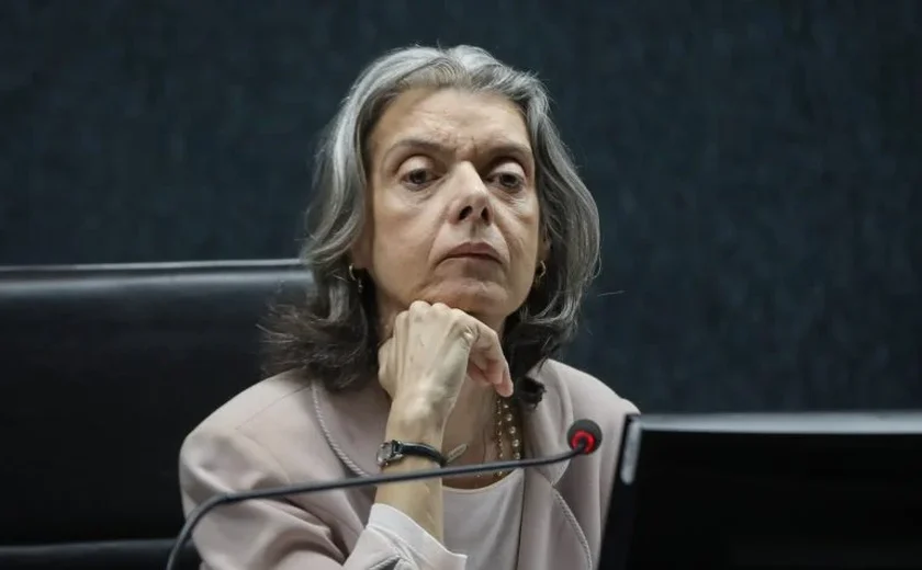 Cármen Lúcia diz que eleição 'segue em tranquilidade'