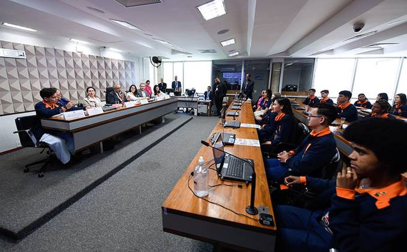 Jovem Senador: estudantes participam de debate sobre educação midiática