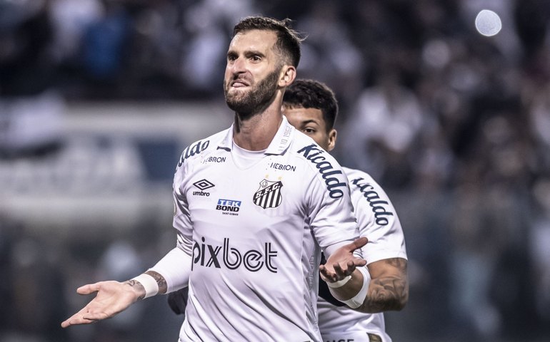 Santos oficializa a venda do atacante Léo Baptistão para o Almería, da Espanha