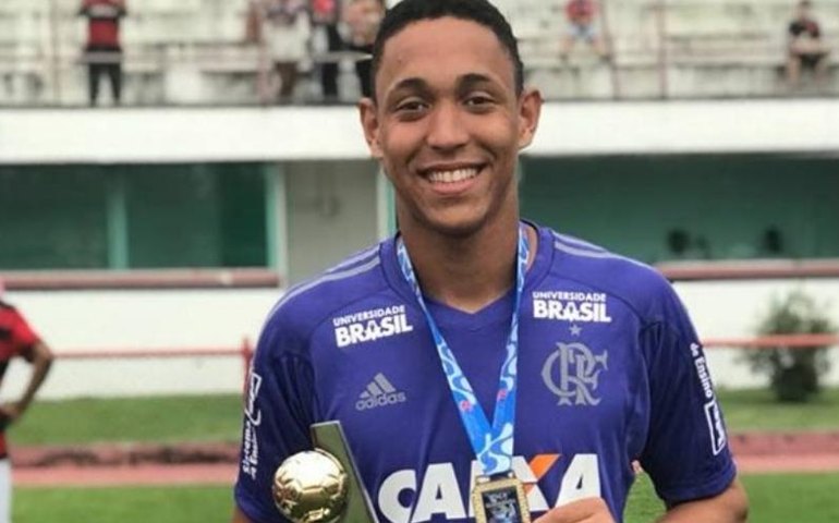 Goleiro convocado para seleção é 1ª vítima identificada em incêndio no CT do Fla
