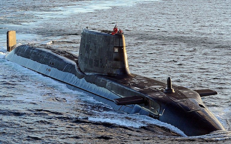 Submarino britânico com armas nucleares sofreu mau funcionamento 'preocupante' e afundou rumo a 'esmagamento'; entenda