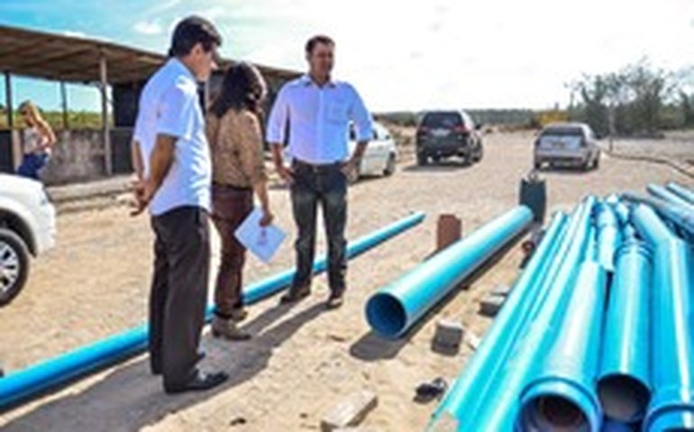 Seinfra vistoria obras do esgotamento sanitário de Marechal Deodoro