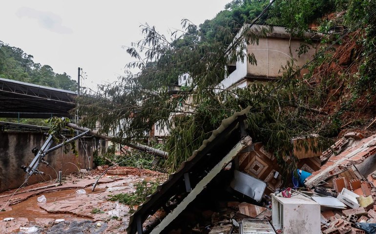 Lula assina medidas provisórias para apoiar vítimas das enchentes em Minas Gerais