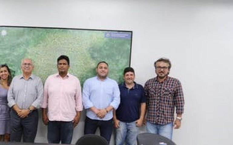 Prefeito Rogério Teófilo garante apoio a serviço de ressocialização