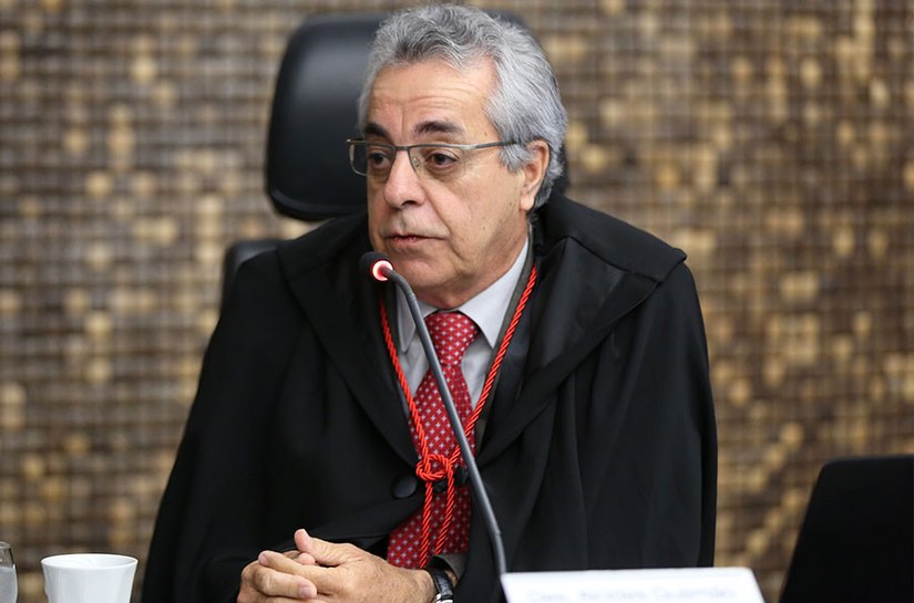 Plano de saúde deve internar paciente no prazo de carência, decide TJ/AL