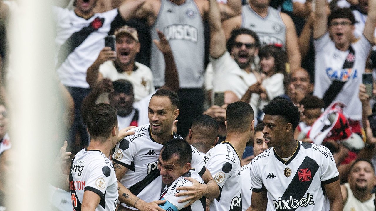 Torcedor do Vasco, Menino Gui é alvo de críticas após cantar hino do Fluminense