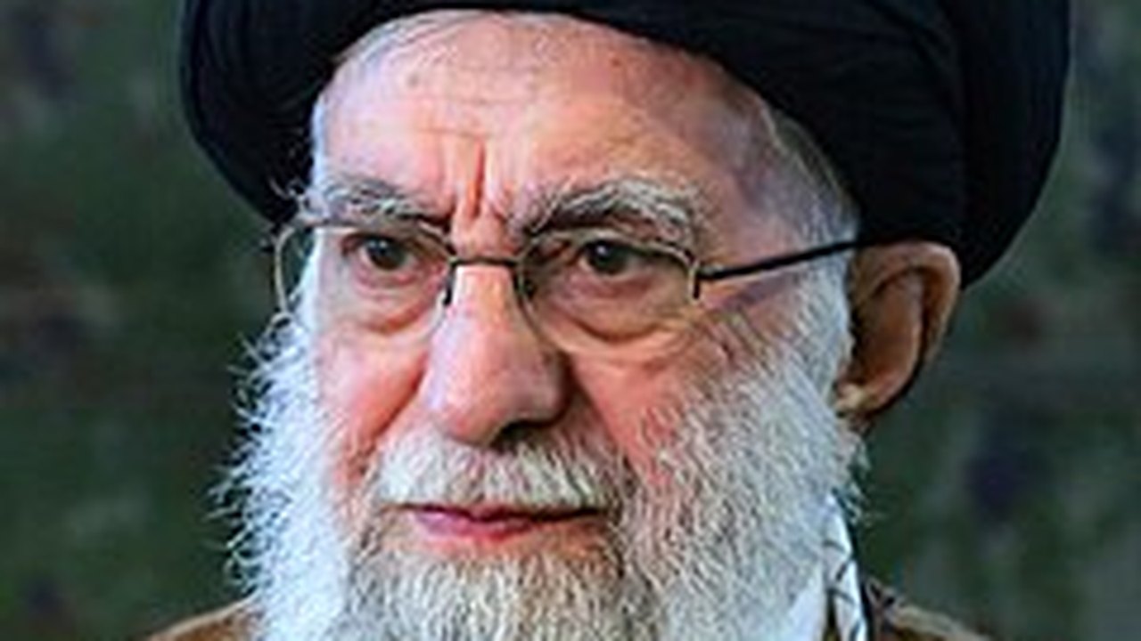 Líder supremo do Irã diz que população 'deveria rezar' pela saúde do presidente Raisi