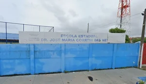 Escola Estadual Doutor José Maria Correia das Neves em 2022: Unidade estadual localizada no Prado será fiscalizada após denúncia sobre possíveis problemas estruturais. - Foto: Reprodução/Google Street View