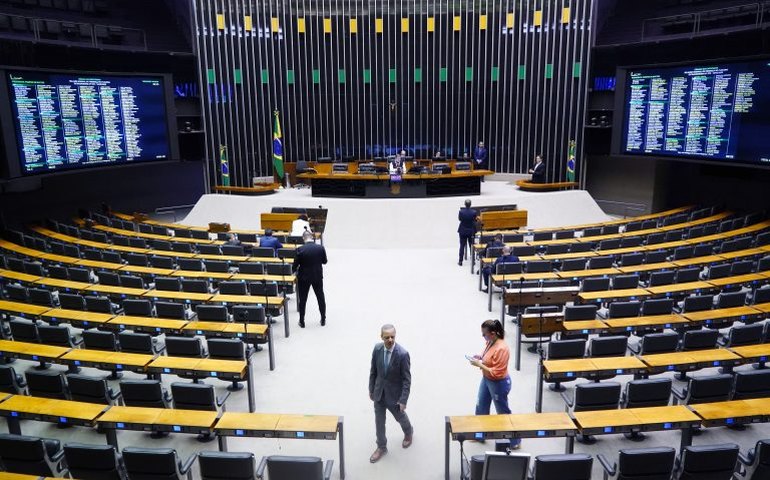 Câmara aprova urgência para projeto que prevê obrigações a empresas responsáveis por desastres