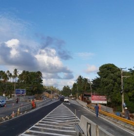Trecho da Av. Pierre Chalita recebe obras de drenagem para minimizar erosões