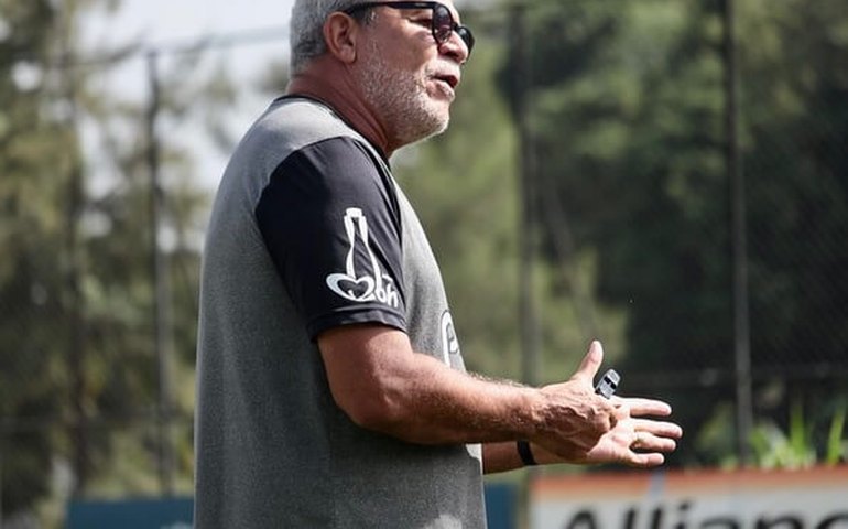 Hélio dos Anjos terá de improvisar na estreia da Ponte Preta na Série A2