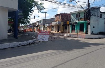 Cinco linhas têm trajeto desviado para obra no sistema de drenagem no Clima Bom