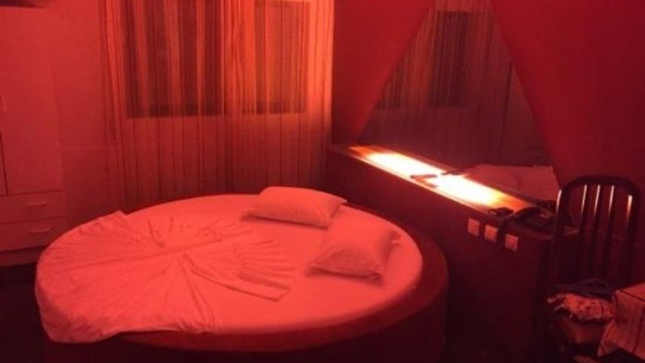 Motel é condenado a pagar R$ 15 mil de indenização a mulher que teve quarto invadido pelo ex