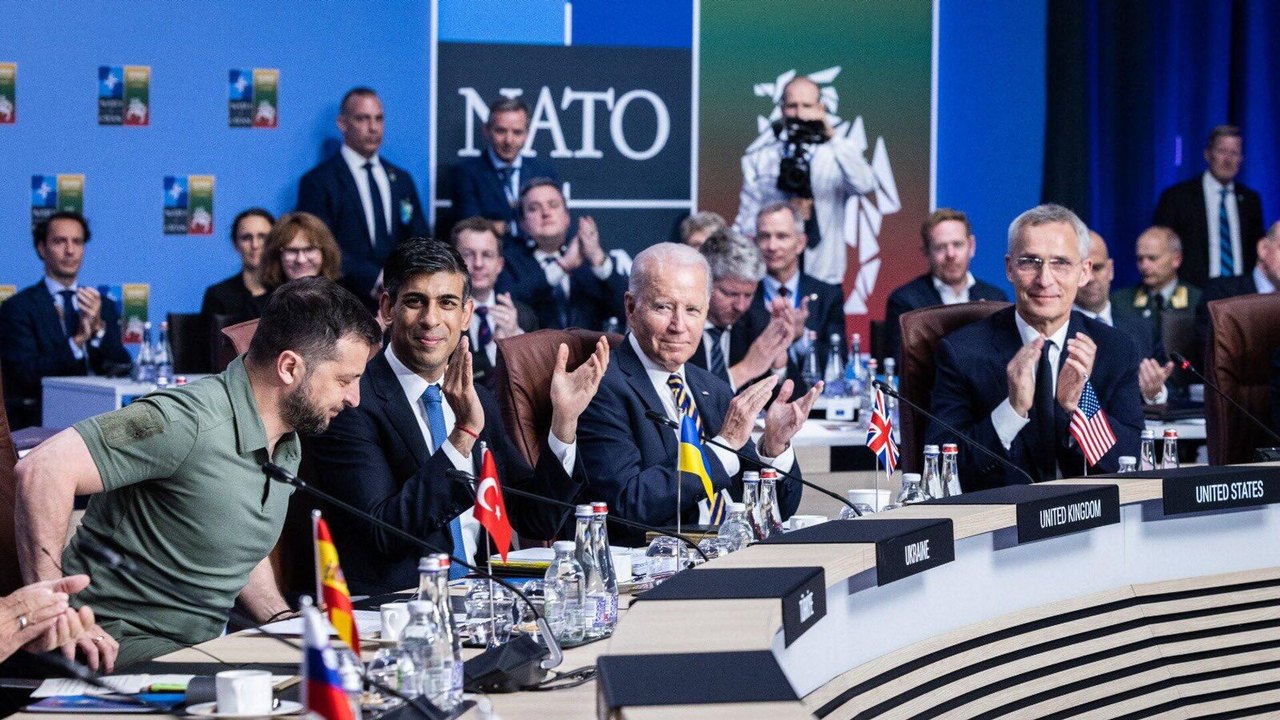 Ocidente poderia dar 'passo louco' e fornecer à Ucrânia armas nucleares, diz mídia