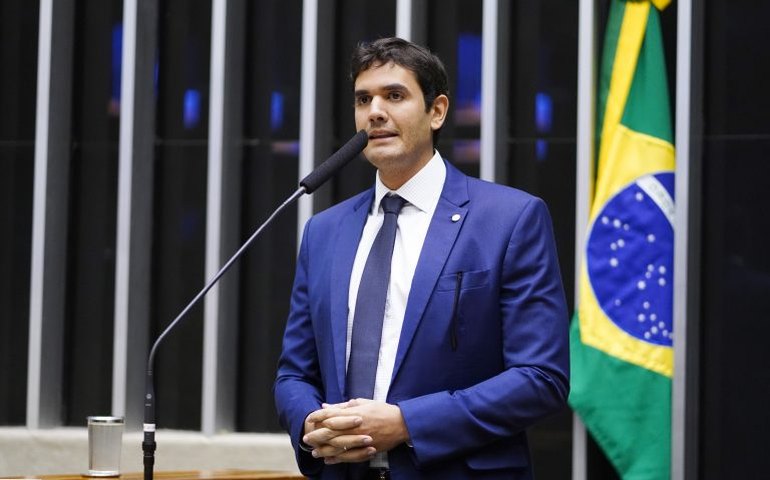 Projeto prevê prestação de serviço social por médicos graduados com recursos públicos