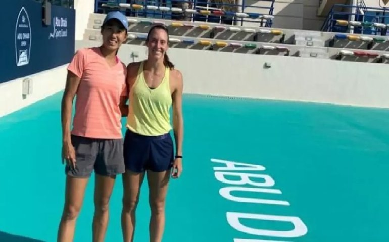 Luisa Stefani e chinesa vencem em estreia nas duplas no Torneio de Abu Dabi