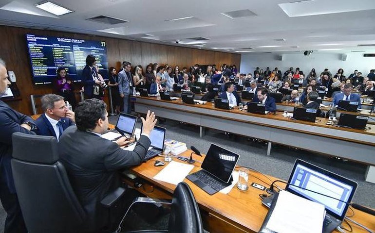 Cota de tela e comercialização de plasma humano estão na pauta das comissões