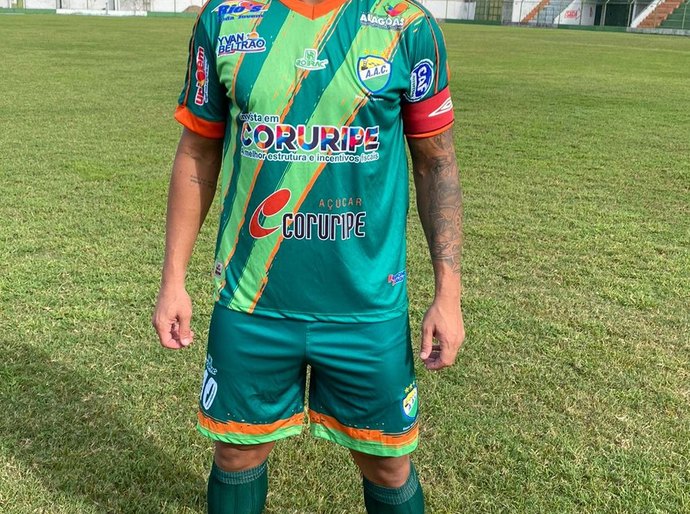 Coruripe utiliza suas redes sociais para apresentar novo uniforme
