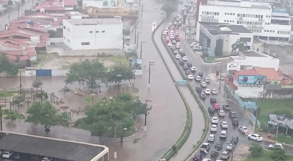 Avenidas alagadas