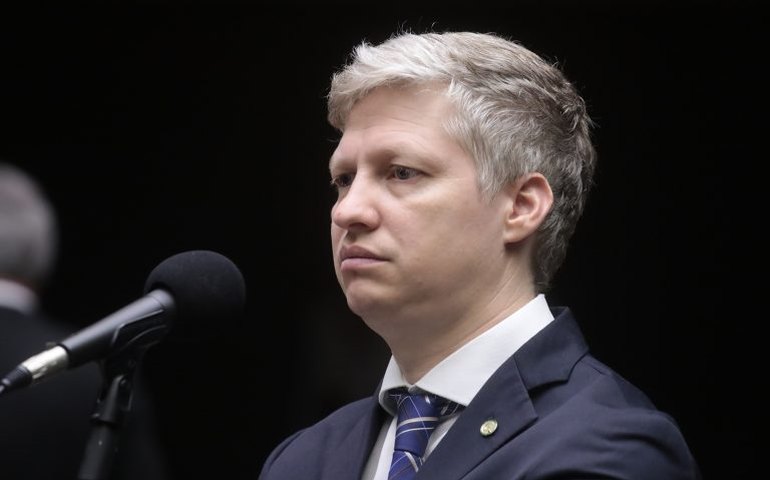 Comissão discute reconstrução de municípios gaúchos atingidos por enchentes