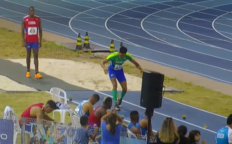 Almir Jr. lamenta perda do bronze no salto do Mundial por punição: 'Estou destruído por dentro'