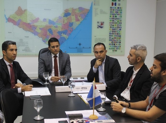 “Nós temos procurado construir pontes, em vez de muros”, diz Christian Teixeira