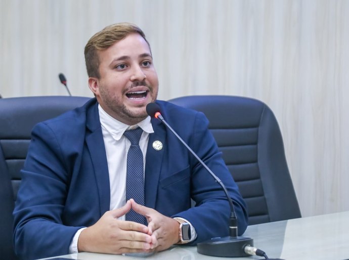 Câmara vai investigar ataques homofóbicos contra vereador Rodolfo Barros
