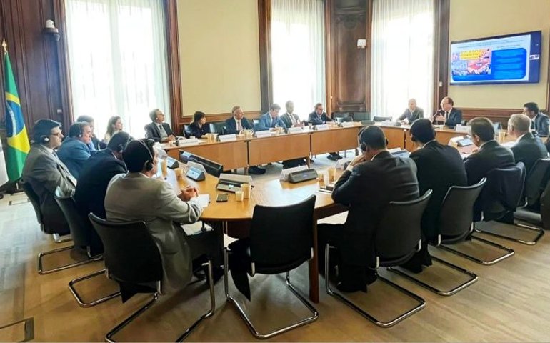 Deputados discutem tributação de empresas multinacionais na sede da OCDE