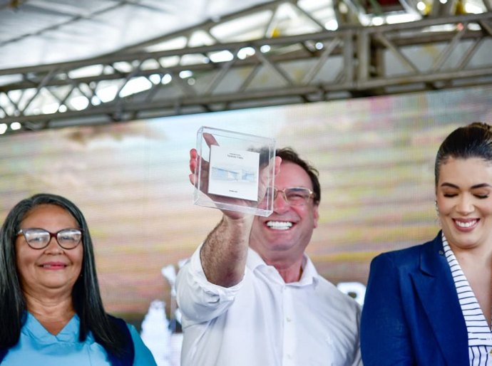 Com estrutura inédita, Luciano Barbosa entrega UBS modelo para 10 mil arapiraquenses no bairro Teotônio Vilela