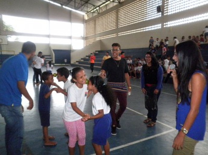 Aprendizes praticam gratidão com ação social no lar são domingos