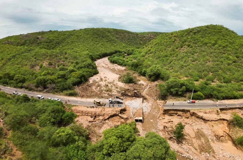 Piranhas: Força-tarefa trabalha para restabelecer fluxo no Centro Histórico e na AL-225 até sexta-feira